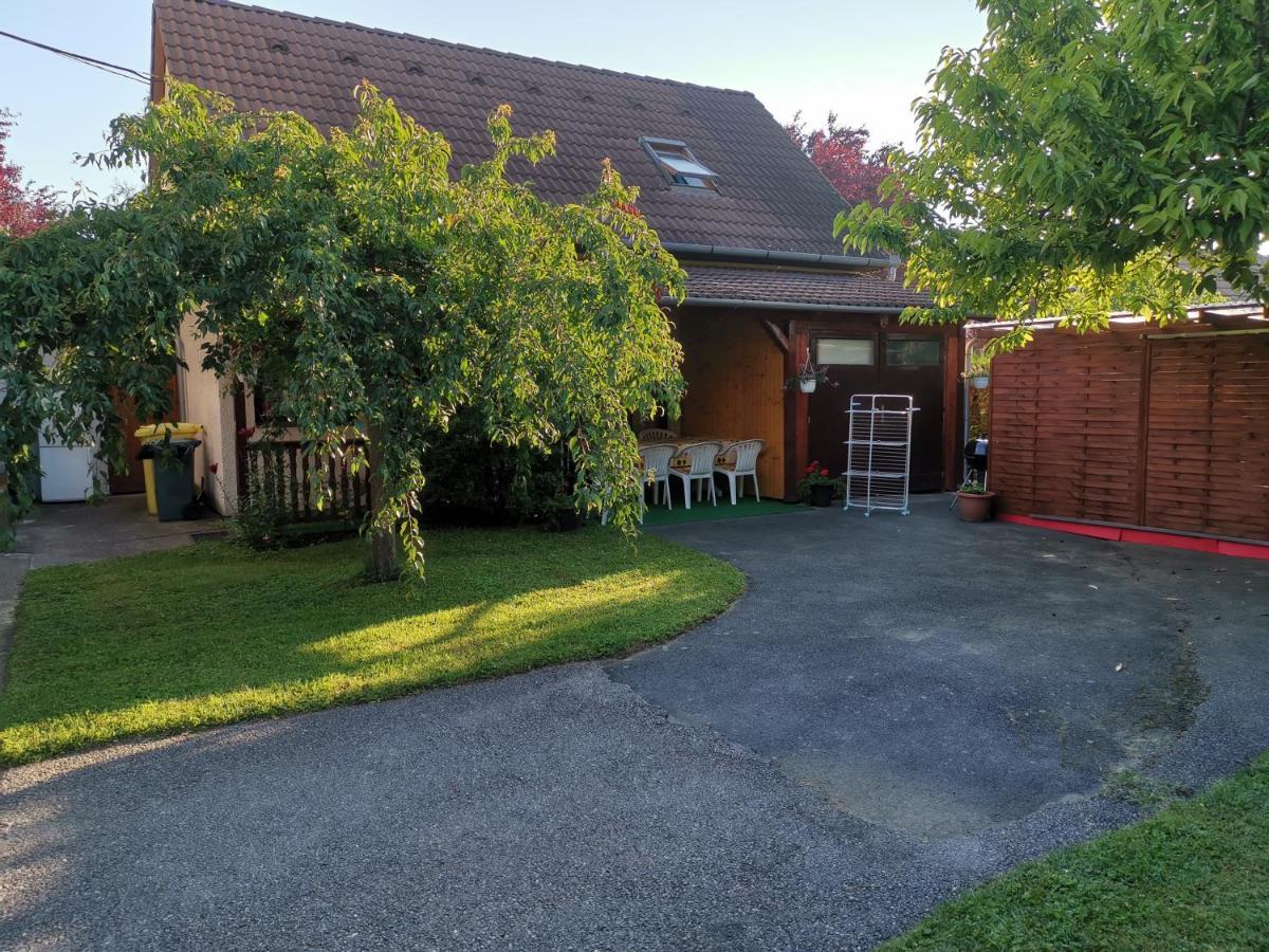 Erika Vendeghaz Centrumban Balatonkeresztur Luaran gambar